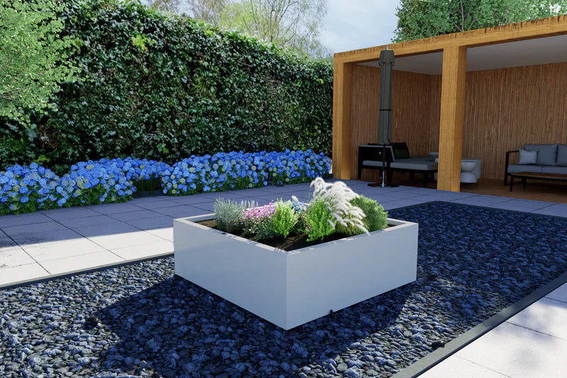 lichtgrijze plantenbakken